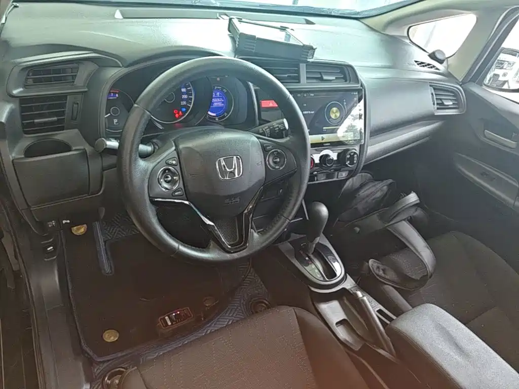 Honda Fit — фото 10