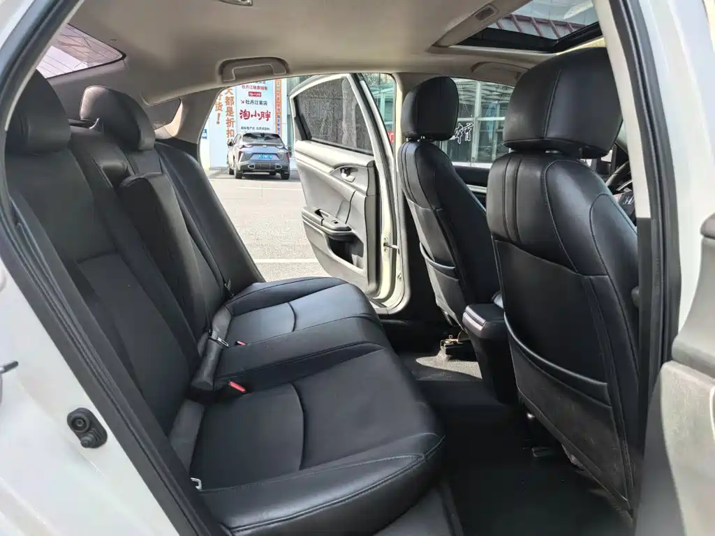 Honda Civic — фото 10