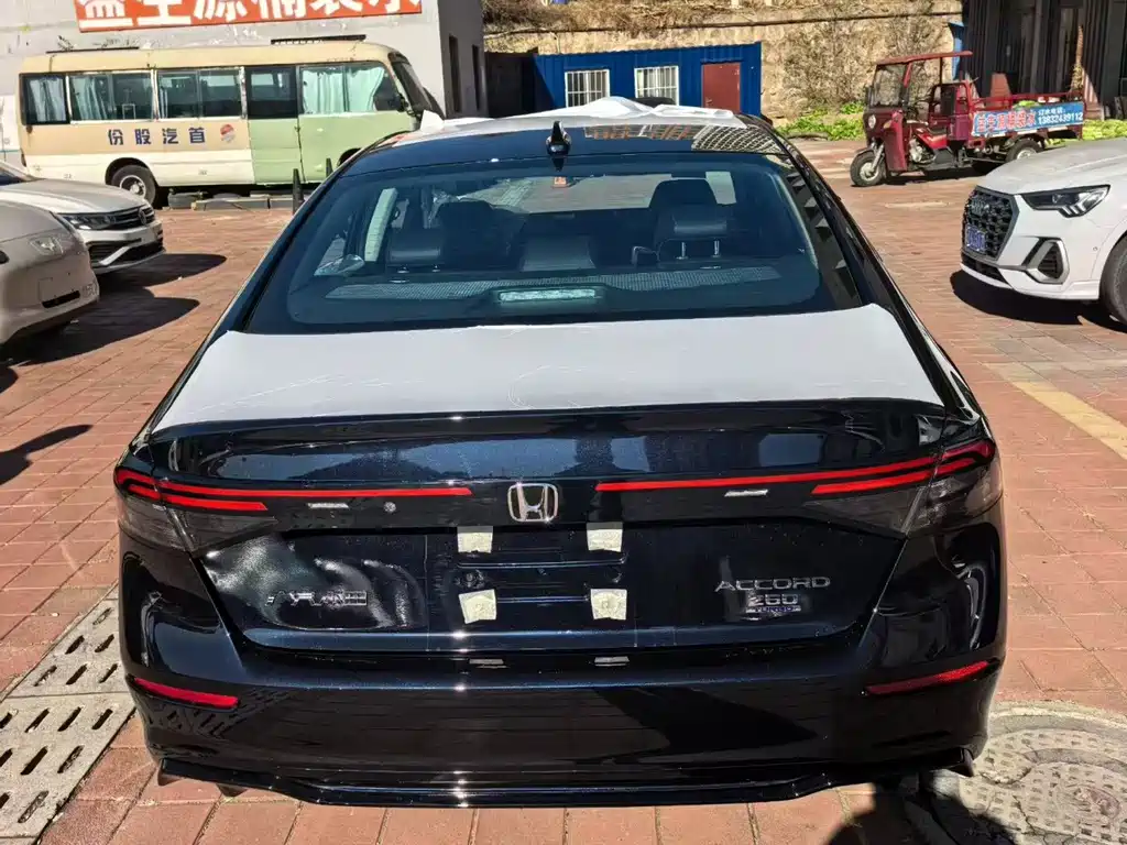 Honda Accord — фото 8