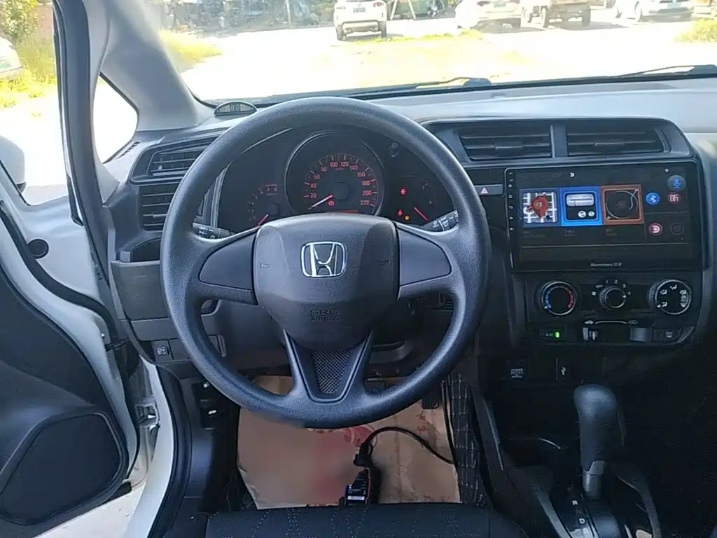 Honda Fit — фото 11