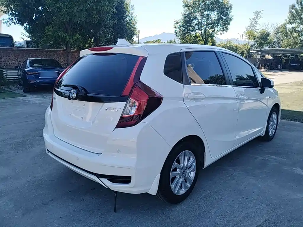 Honda Fit — фото 7