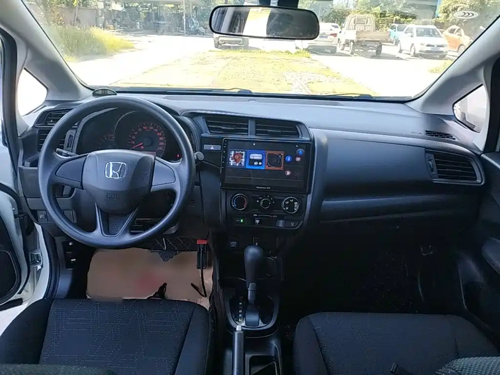 Honda Fit — фото 10