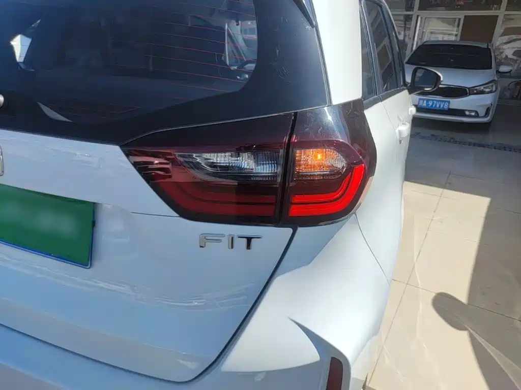 Honda Fit — фото 8