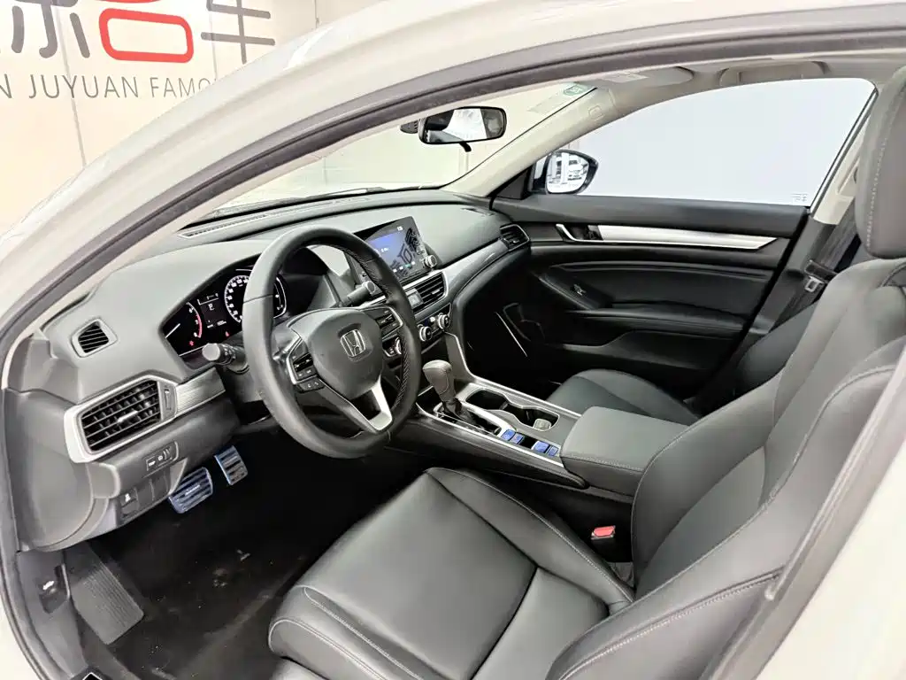 Honda Accord — фото 8