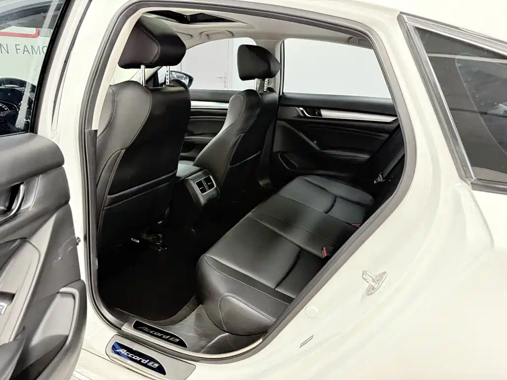 Honda Accord — фото 10