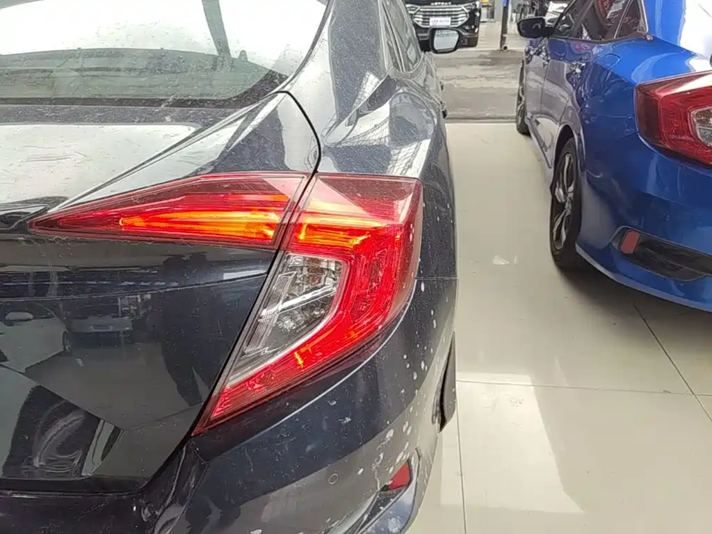 Honda Civic — фото 8