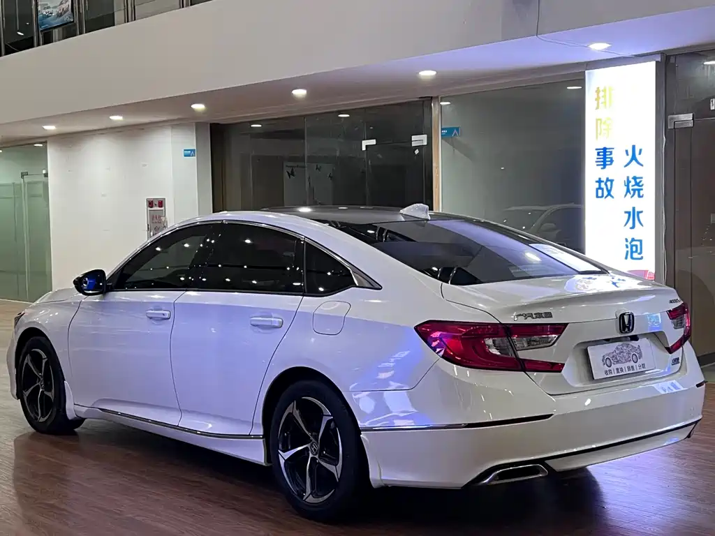 Honda Accord — фото 4