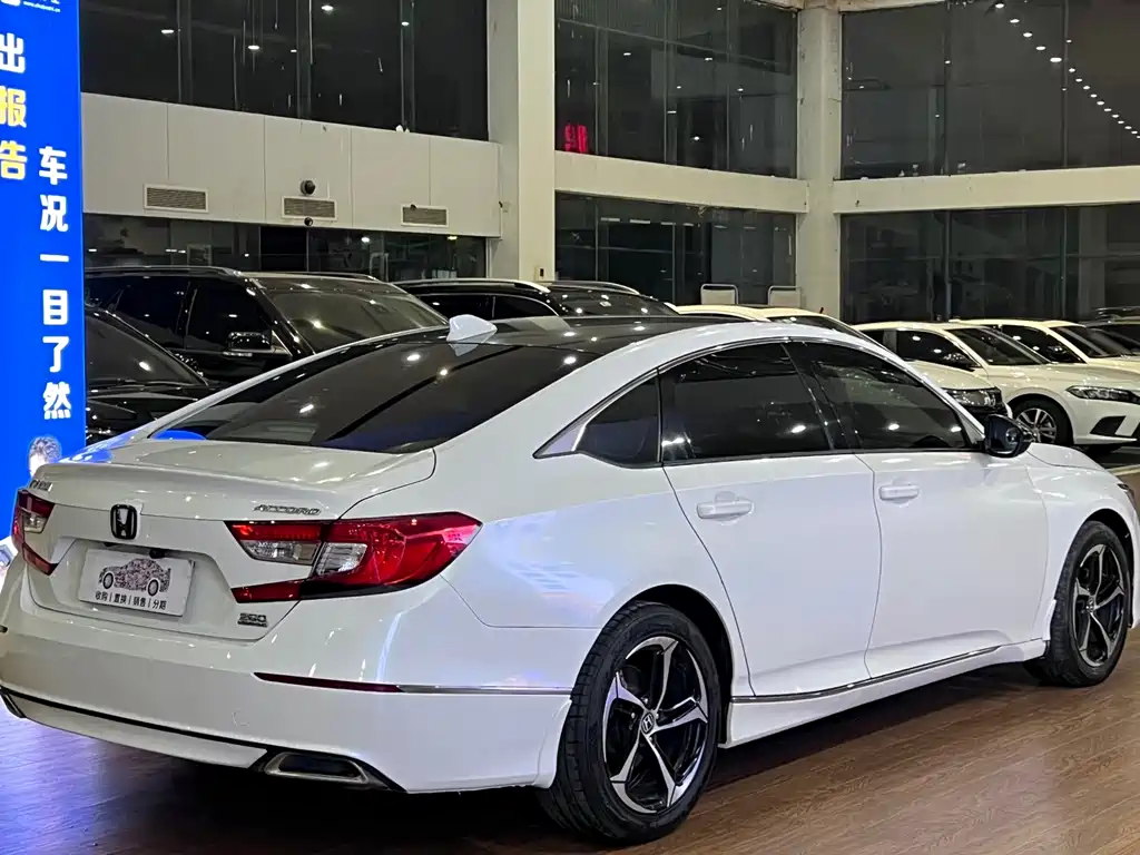 Honda Accord — фото 6