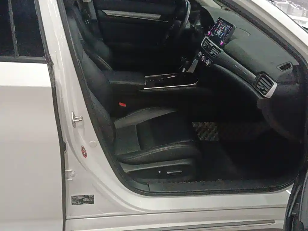 Honda Accord — фото 20