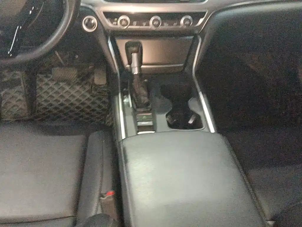 Honda Accord — фото 10