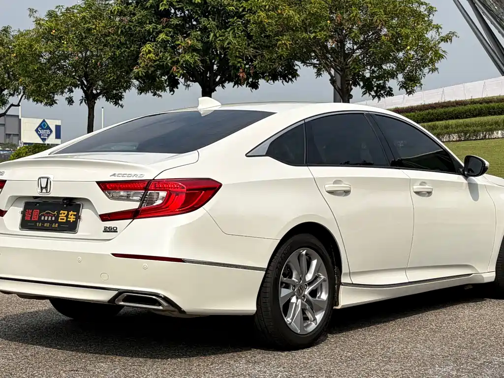 Honda Accord — фото 4