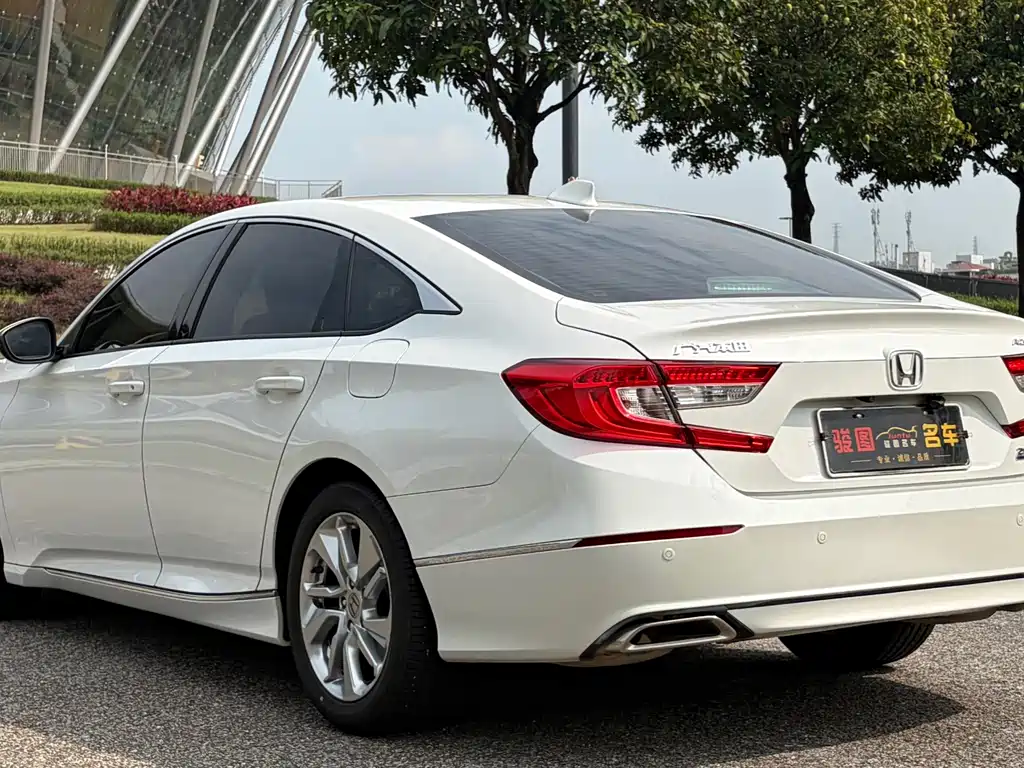 Honda Accord — фото 6