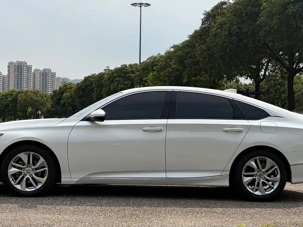 Honda Accord — фото 7