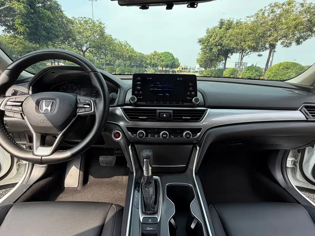 Honda Accord — фото 9