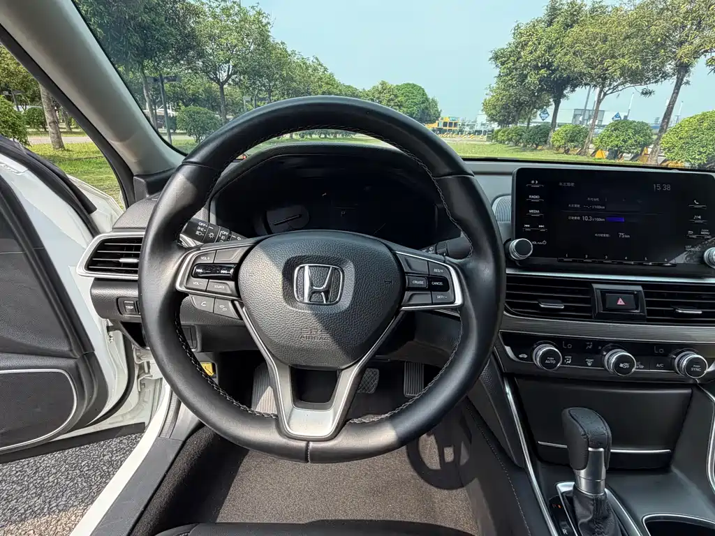 Honda Accord — фото 10
