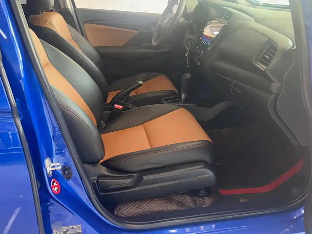 Honda Fit — фото 11