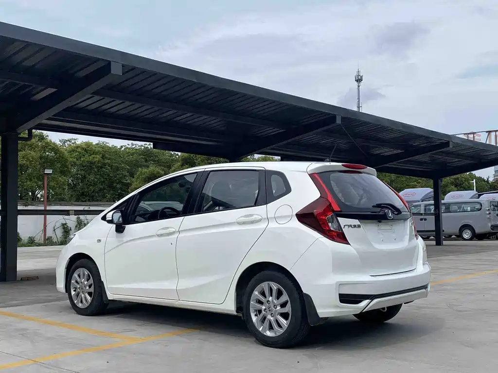 Honda Fit — фото 7