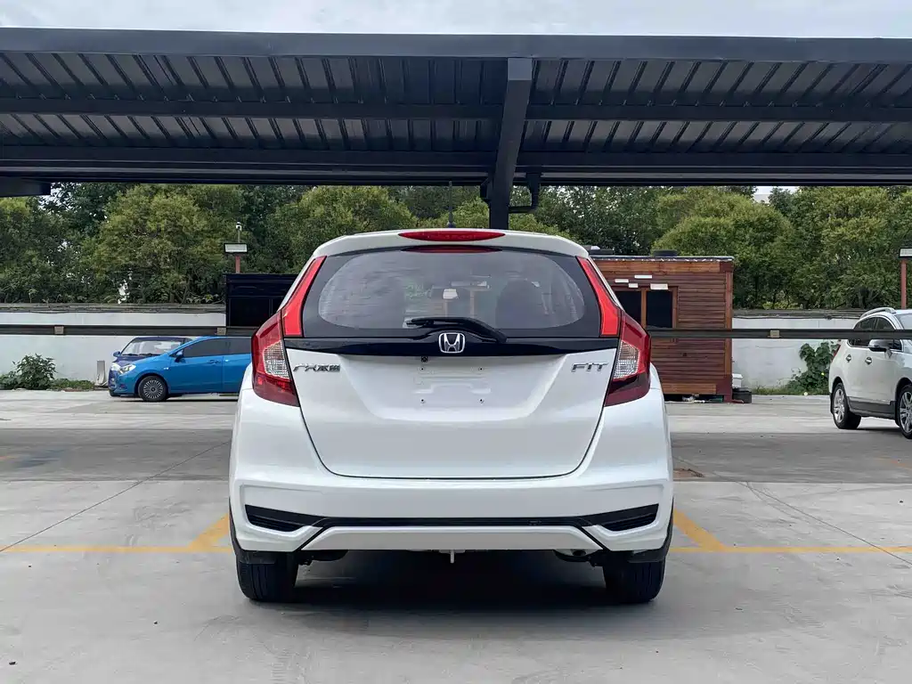 Honda Fit — фото 8