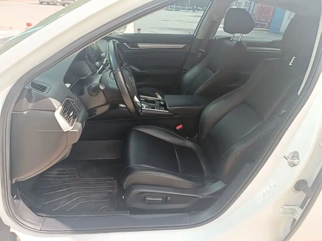 Honda Accord — фото 15