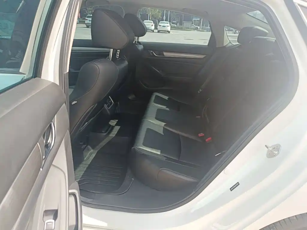 Honda Accord — фото 17
