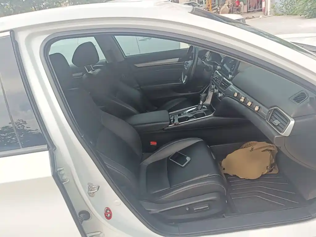Honda Accord — фото 25