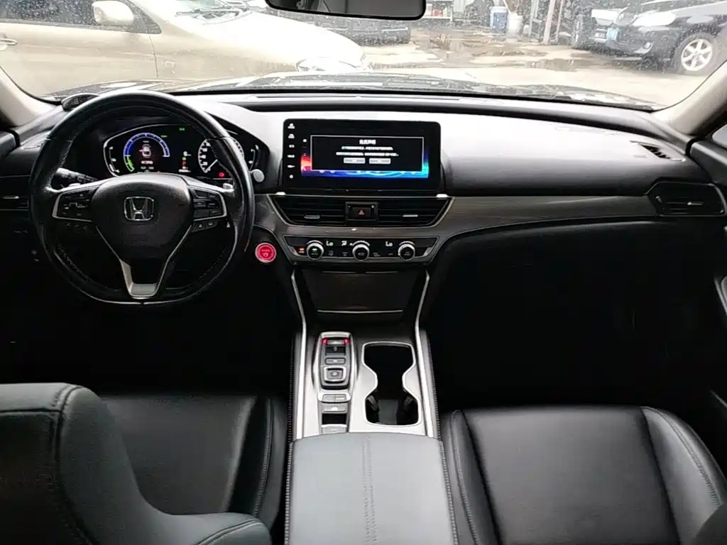 Honda Accord — фото 10