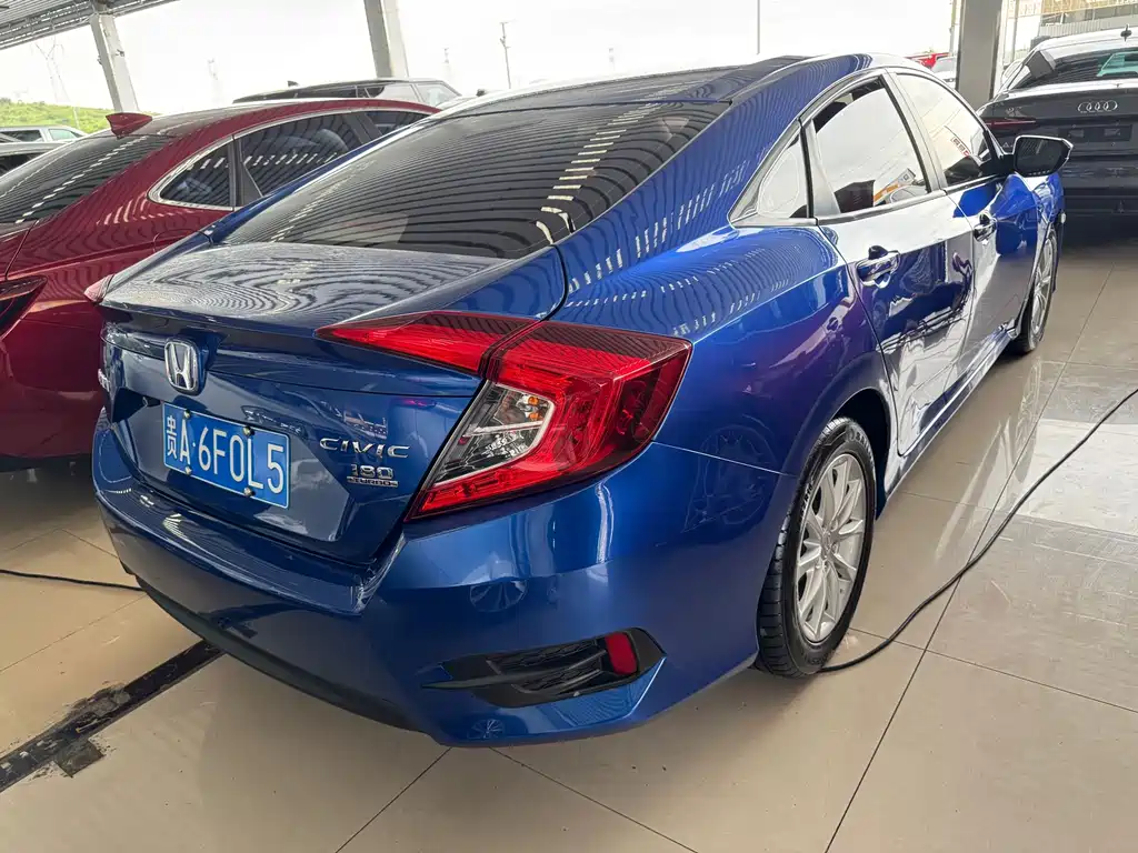 Honda Civic — фото 7