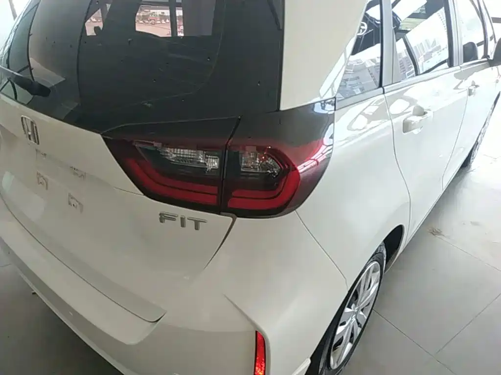 Honda Fit — фото 8