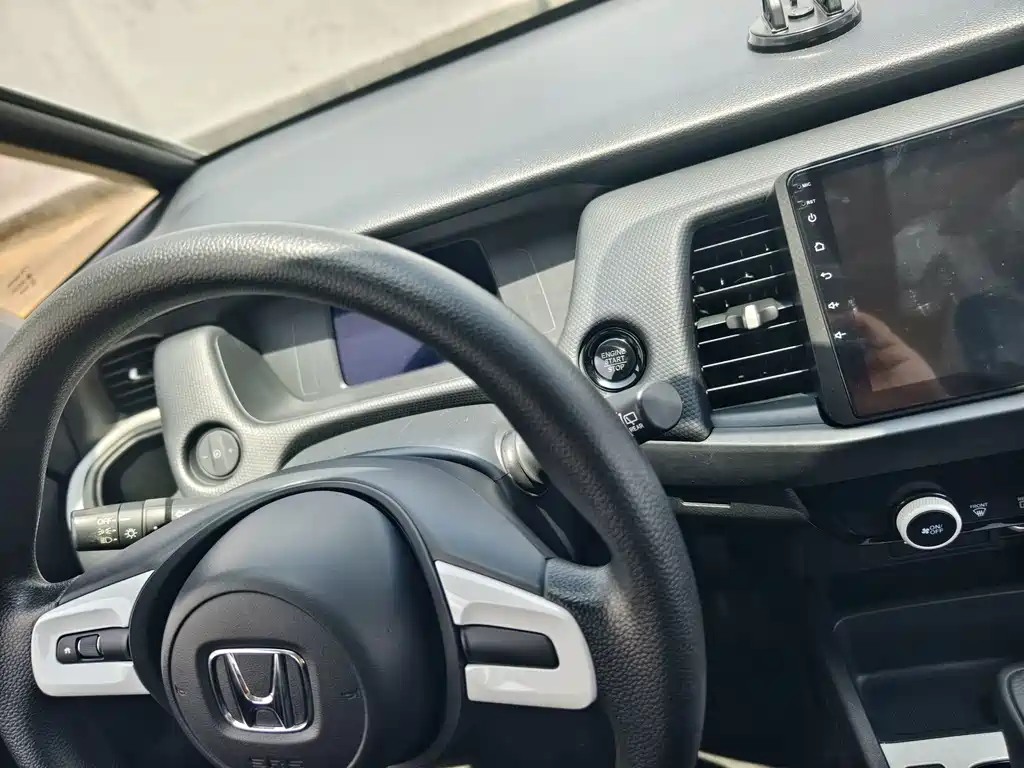 Honda Fit — фото 11