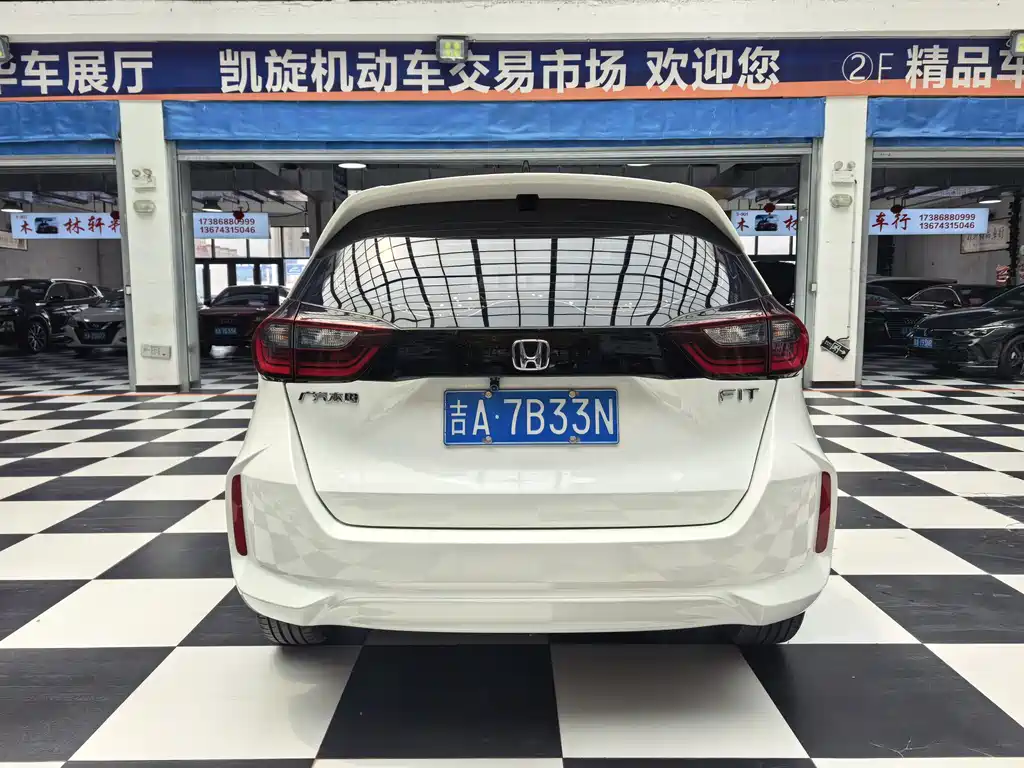 Honda Fit — фото 5