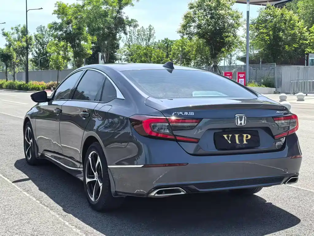 Honda Accord — фото 8