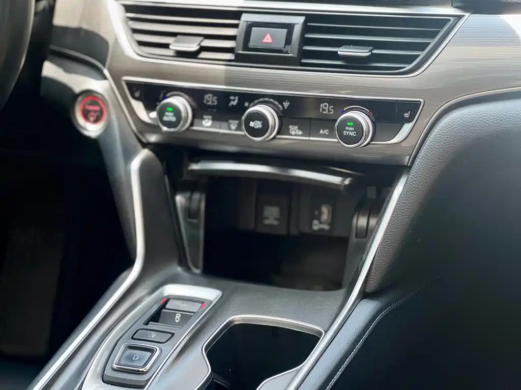 Honda Accord — фото 11