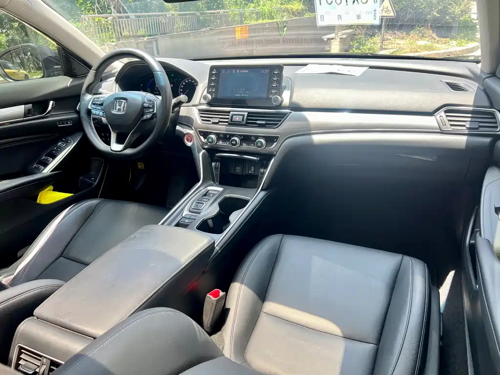 Honda Accord — фото 9