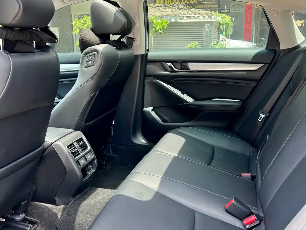 Honda Accord — фото 10