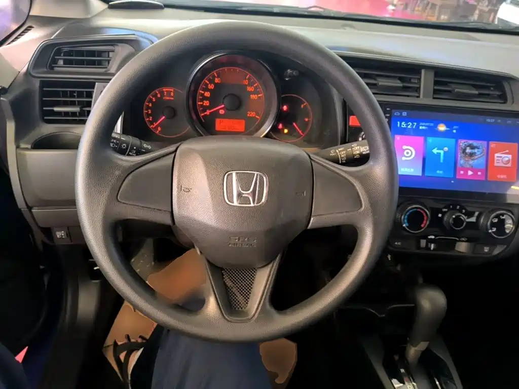 Honda Fit — фото 11