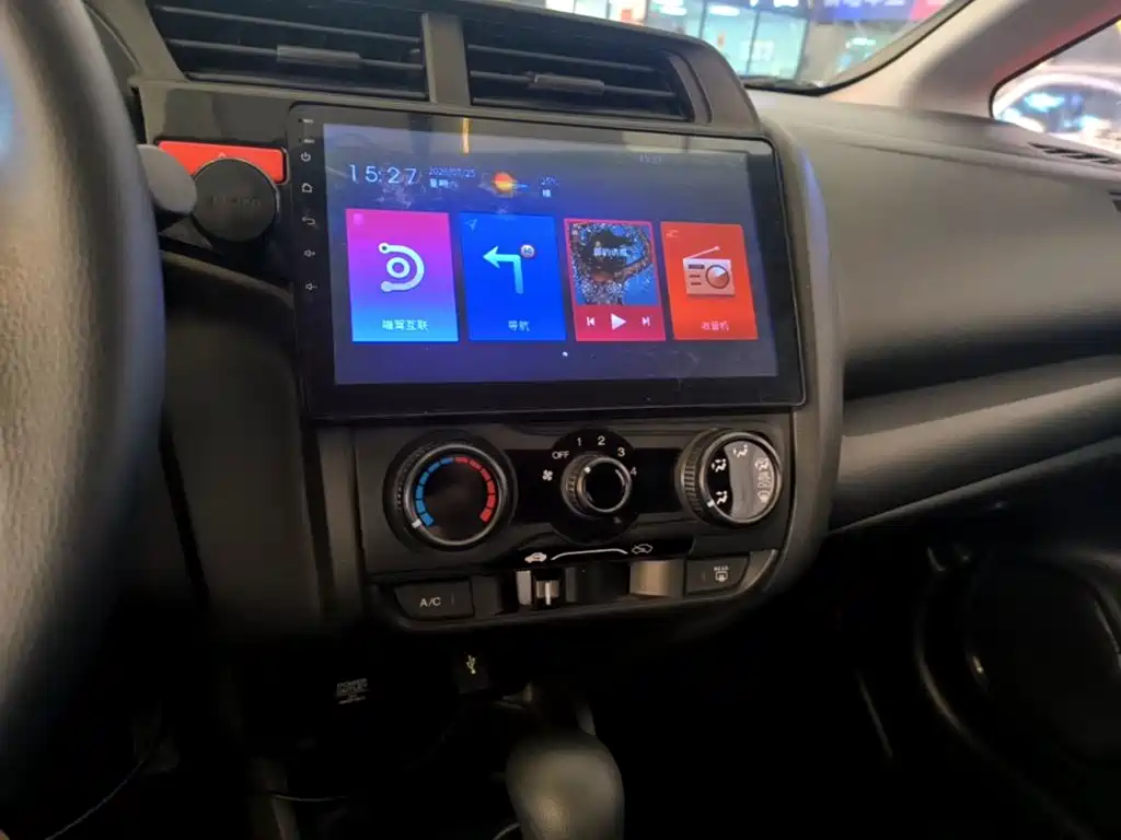 Honda Fit — фото 13