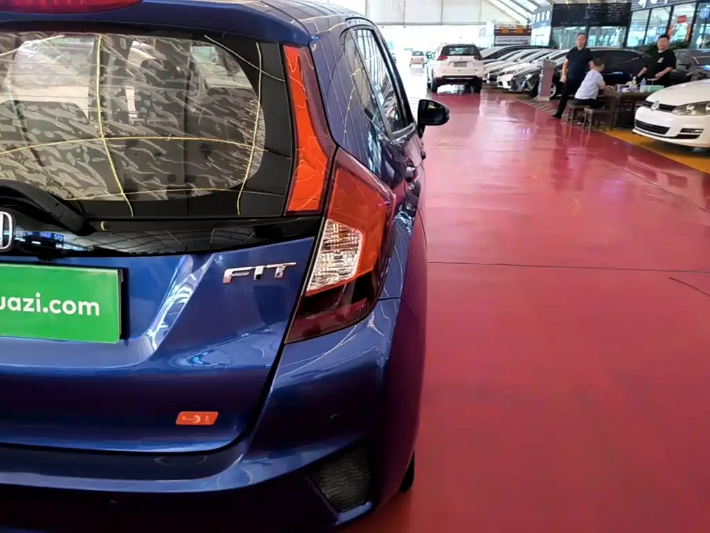 Honda Fit — фото 8