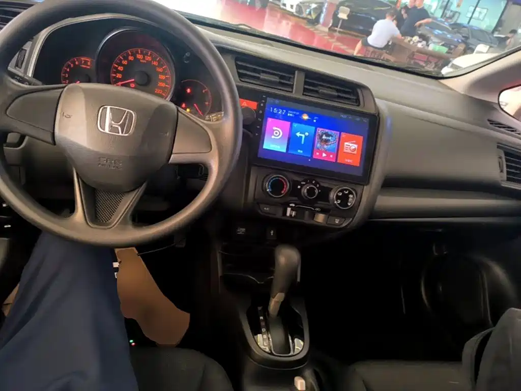 Honda Fit — фото 10