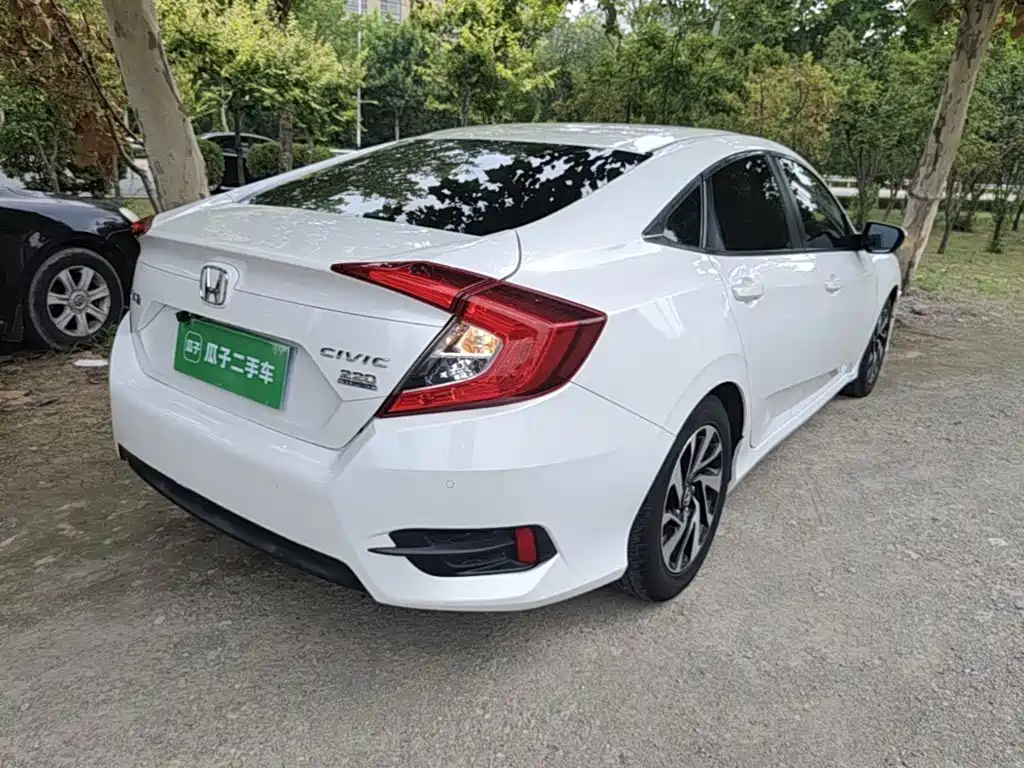 Honda Civic — фото 7