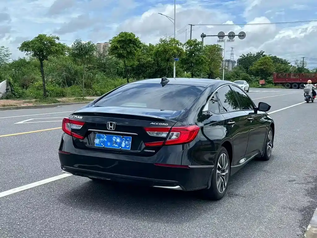 Honda Accord — фото 6