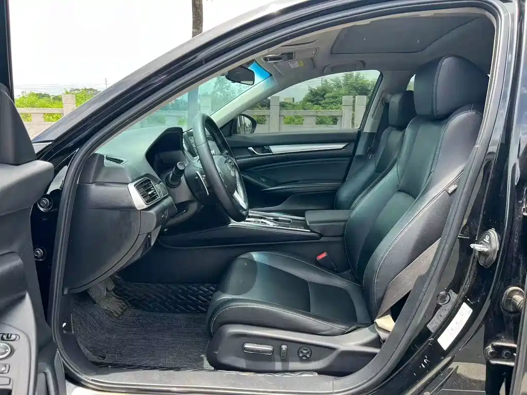 Honda Accord — фото 9