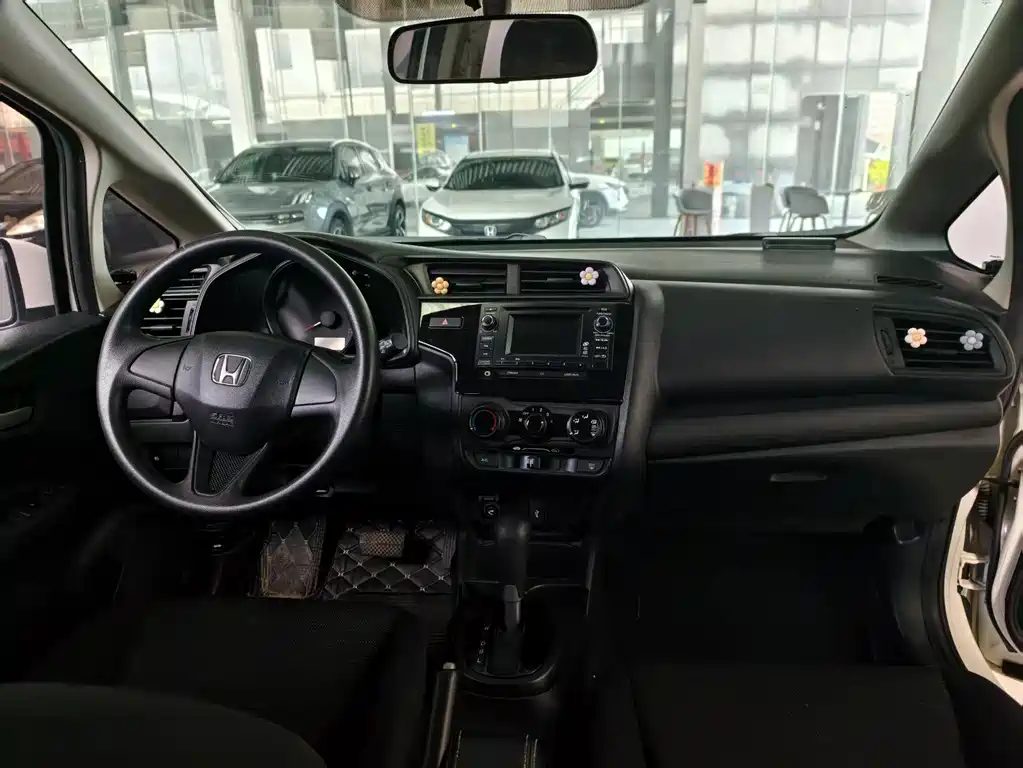 Honda Fit — фото 4