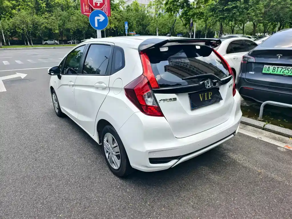 Honda Fit — фото 7