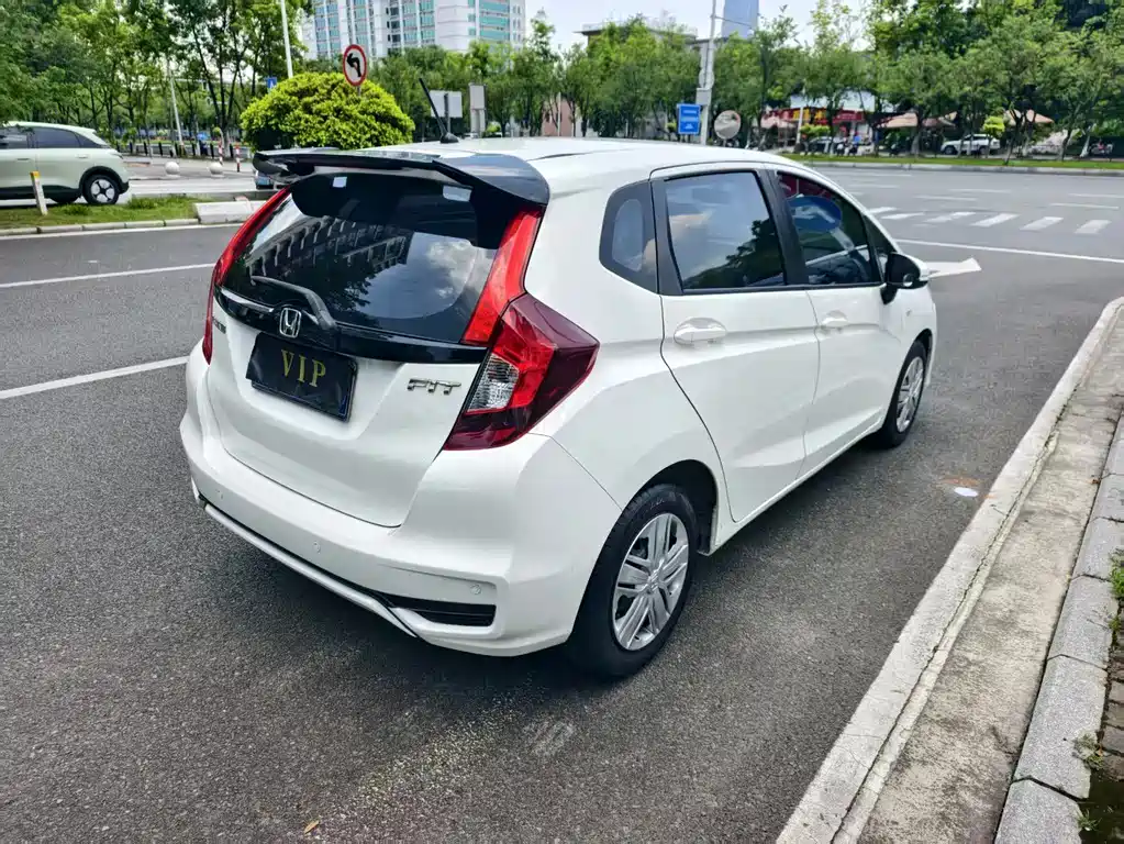 Honda Fit — фото 8