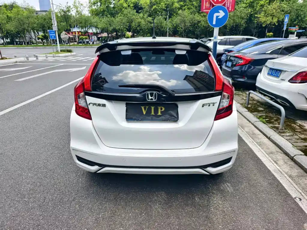 Honda Fit — фото 9