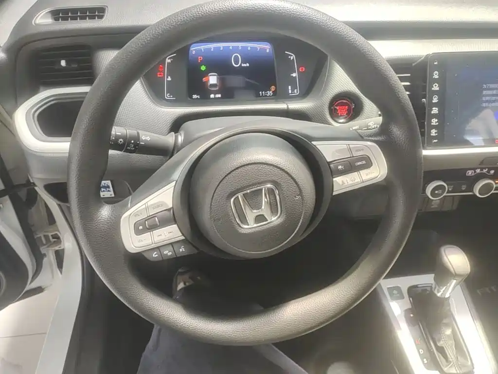 Honda Fit — фото 11