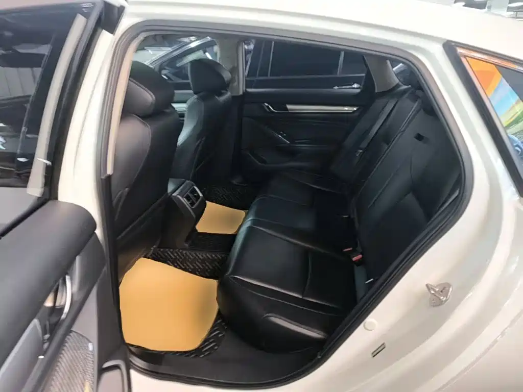 Honda Accord — фото 17