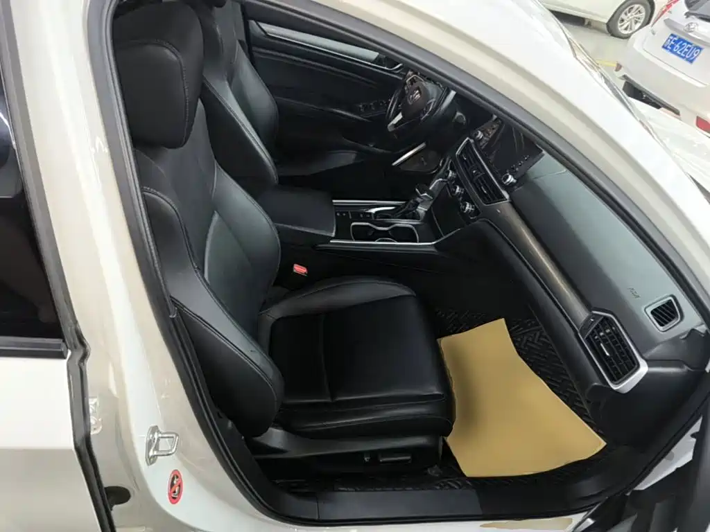 Honda Accord — фото 25
