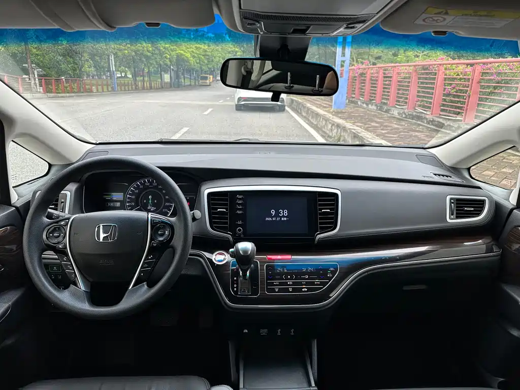 Honda Odyssey — фото 10