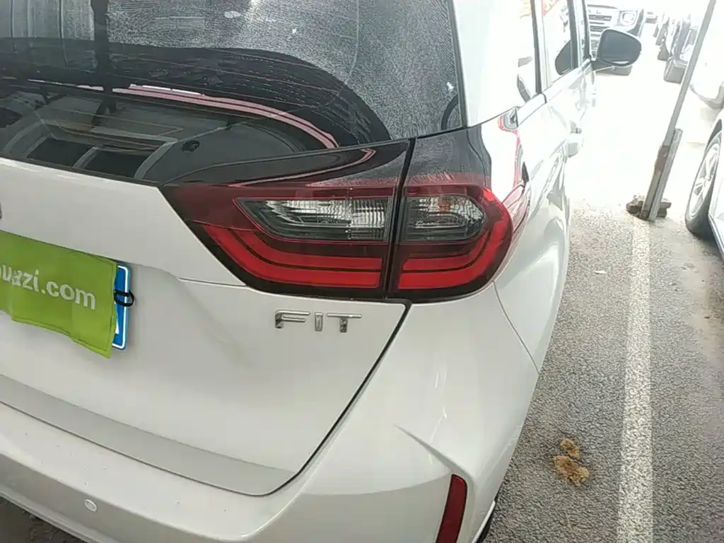Honda Fit — фото 8